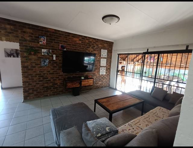 3 BEDROOM HOUSE FOR SALE IN VANDERBIJLPARK SE 4